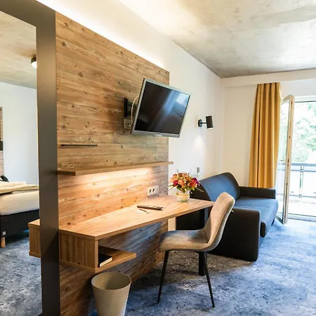 فندق Christel 3*